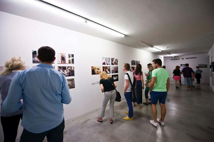 fotosérie "Věrni zůstaneme" od Jany Štěpánové z vernisáže výstavy