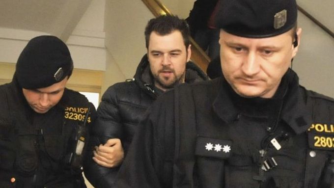 Česká policie viní z vraždy otce rodiny.