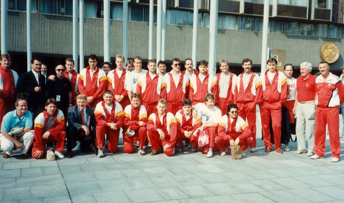 Tým Calgary Flames při zápase v Československu (září 1989)