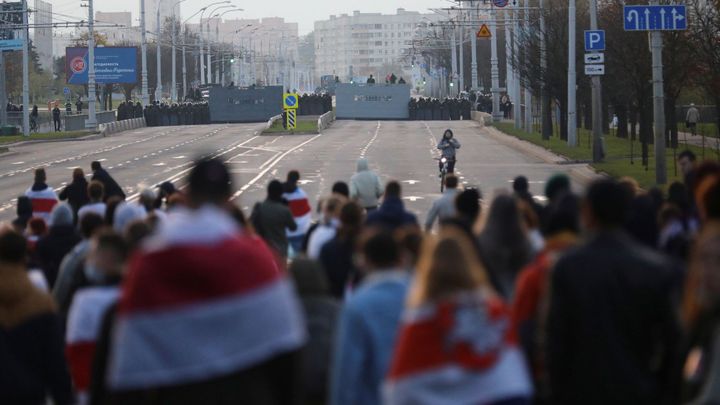 "Všechny je zbijte." Běloruští hackeři odhalují tajné nahrávky hovorů mezi policisty; Zdroj foto: Reuters