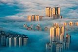 Wonyoung Choi (Korejská republika): V oblacích - pohled na Seoul. Finalista v kategorii Architektura / Open.