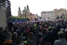Demonstrace proti Benešové: Tisíce lidí zaplnily Staroměstské náměstí, žádaly demisi