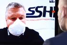 Švagr: Měli jsme pořídit 200 tisíc respirátorů, ale kvůli vládě jsme nákup zastavili
