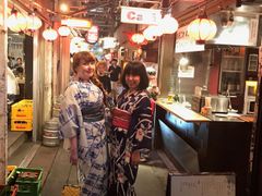 Helena Čápková a Kumie Holý v tradičních japonských kimonech. 