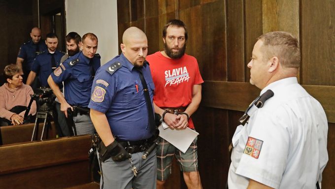 Obžalovaný Tomáš Čermák u kladenského soudu.