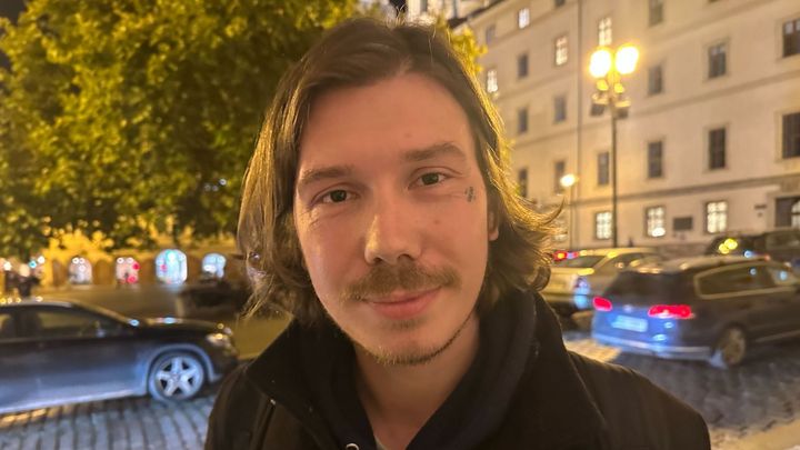 Proti Okamurovi. Proti SPD. Před Hrad přišli další demonstranti proti vládě