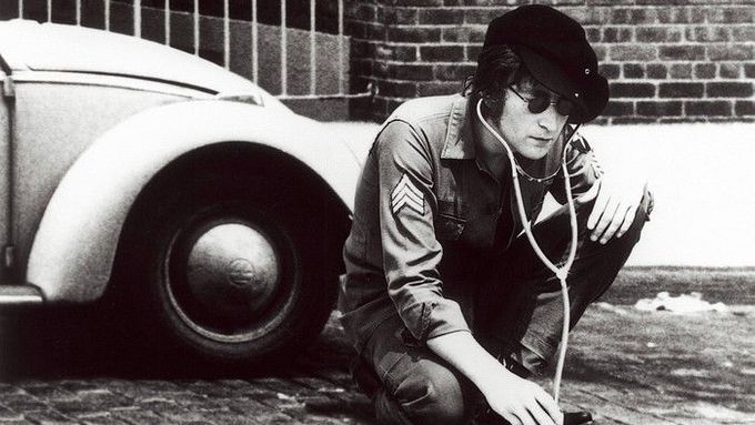 John Lennon s broukem