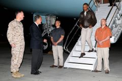 Obama přiletěl tajně do Afghánistánu. Za americkými vojáky