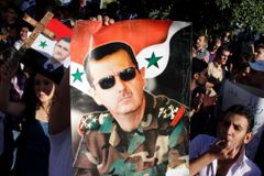 Asadovi přívrženci napadli ambasády v Damašku