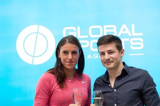 Fotbalista Václav Pilař a atletka Zuzana Hejnová na akci agentury Global Sports