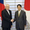 Klaus v Japonsku, Abe