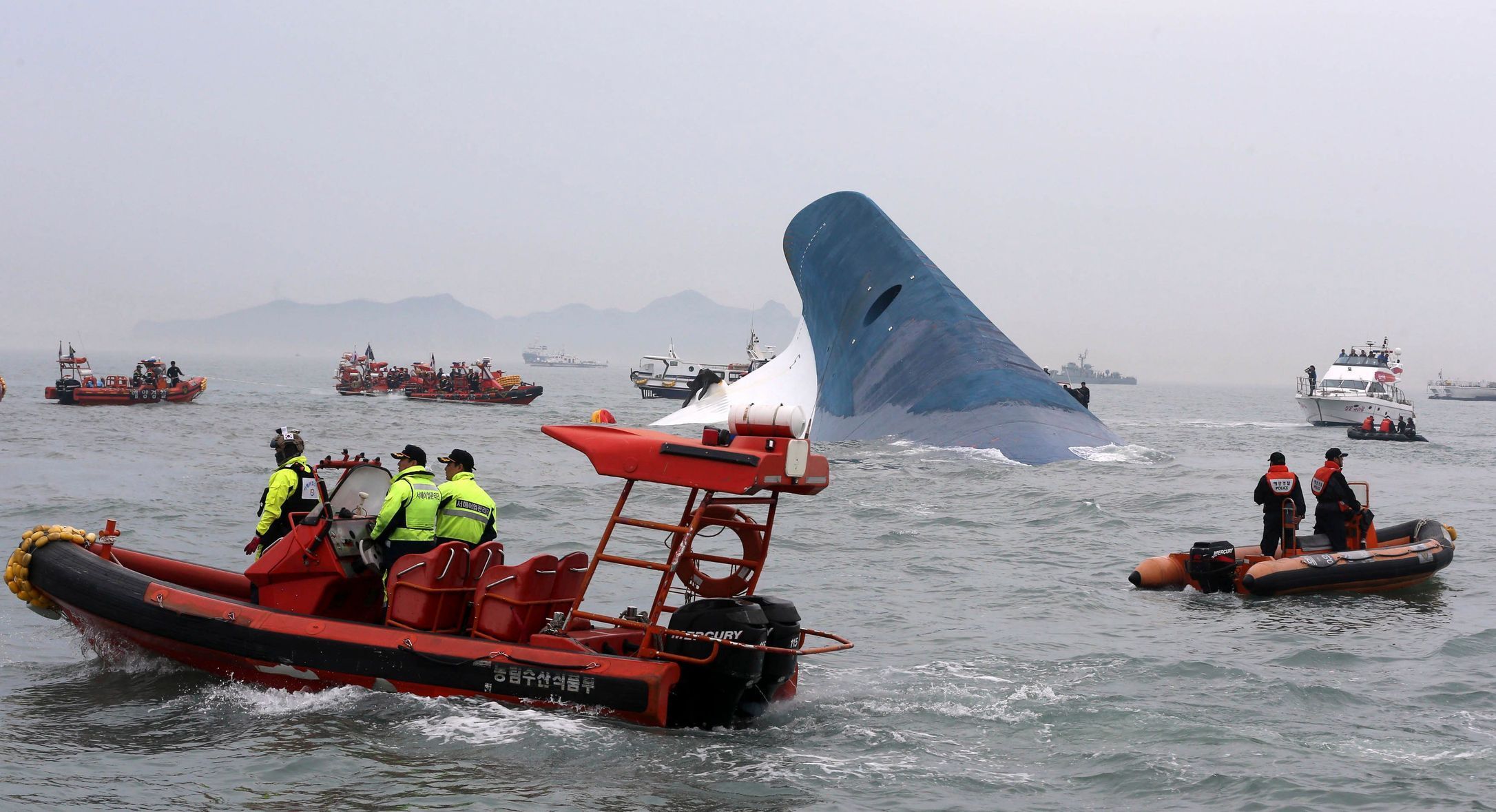 U Korejského poloostrova se potopil trajekt Sewol se 459 lidmi na palubě