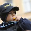 Demonstrace policistů a hasičů před ministerstvem vnitra
