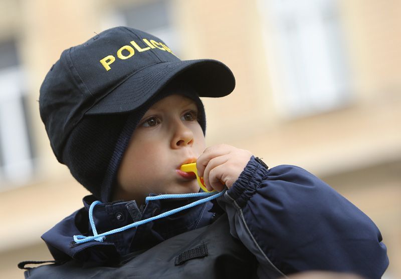 Demonstrace policistů a hasičů před ministerstvem vnitra