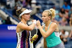 Krejčíková se Siniakovou po skvělém obratu dovršily kariérní Grand Slam