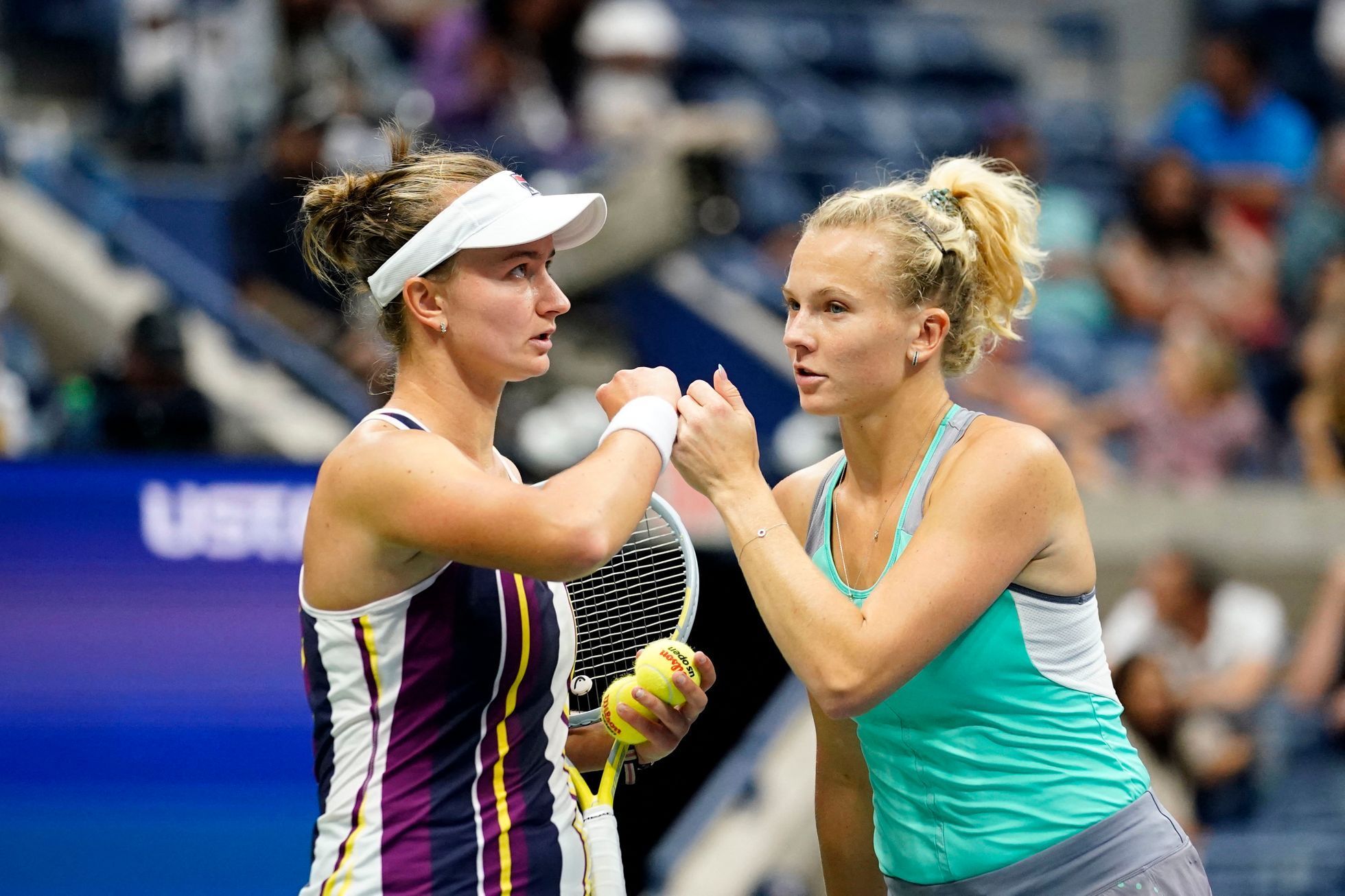 Barbora Krejčíková a Kateřina Siniaková při finále US Open 2022