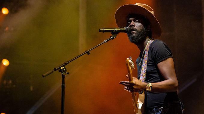 Gary Clark Jr přijel do Česka podruhé, poprvé hrál roku 2015 na Pražském hradě.