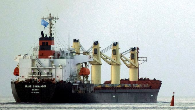 Nákladní loď Brave Commander opouští ukrajinský přístav s dodávkou pšenice do Etiopie.