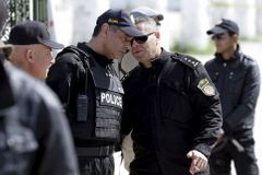 Při zákroku proti islamistům zemřeli čtyři tuniští policisté, jeden z ozbrojenců se odpálil