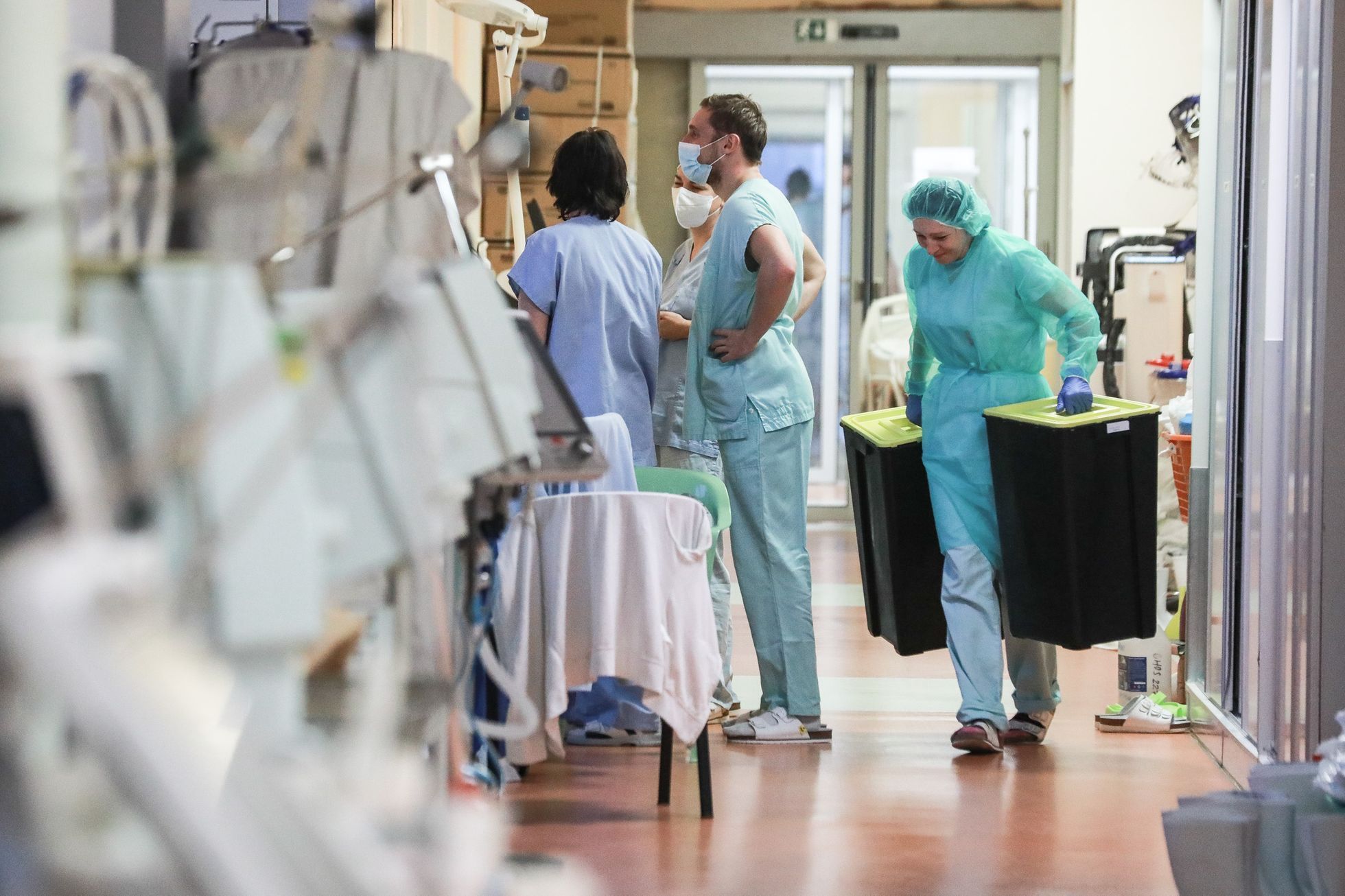 Chirurgický JIP Nemocnice Liberec - Koronavirus, lékaři, sestry, doktoři, pacienti, covid-19