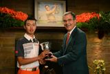 Čtrnáctiletý Číňan Kuan Tchien-lang dostal zvláštní ocenění pro nejmladšího hráče na Masters v historii.