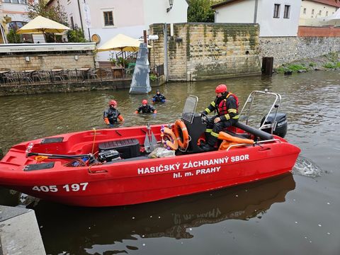 Musíme věřit v co nejlepší průběh, ale být připraveni i na nejhorší, řekl Fiala