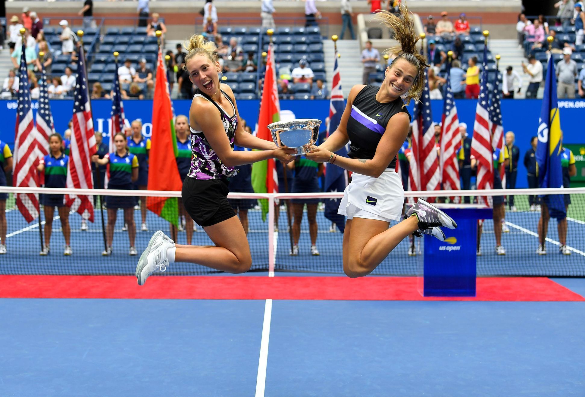 Elise Mertensová a Aryna Sabalenková na US Open 2019