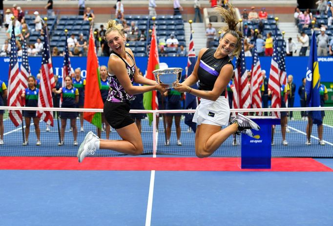 Elise Mertensová a Aryna Sabalenková na US Open 2019.