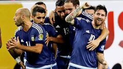 Lionel Messi a jeho spoluhráči se radují z postupu Argentiny do finále Copa América