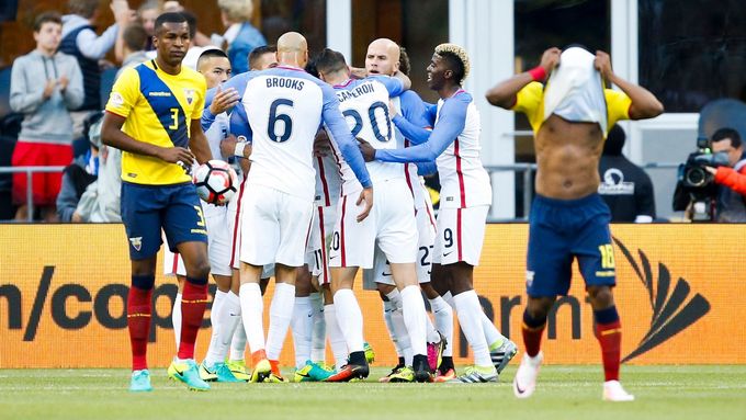 Ecuador midfielder Carlos Gruezo (18) reacts after a goal by United States forward Gyasi Zardes (9) during the second half of quarter-final play in the 2016 Copa America