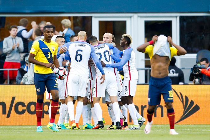 Ecuador midfielder Carlos Gruezo (18) reacts after a goal by United States forward Gyasi Zardes (9) during the second half of quarter-final play in the 2016 Copa America