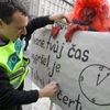 Demonstrace policistů a hasičů před ministerstvem vnitra