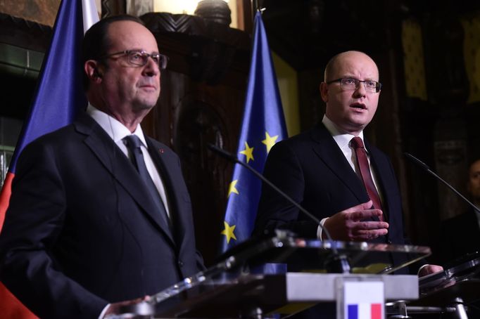 Francios Hollande a Bohuslav Sobotka při jednání v Praze.