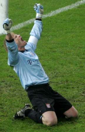Oliver Kahn se raduje ze zisku německého poháru (2006)