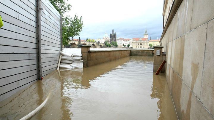 Hladiny řek zůstávají zvýšené, v Českém Krumlově je Vltava opět na 3. stupni
