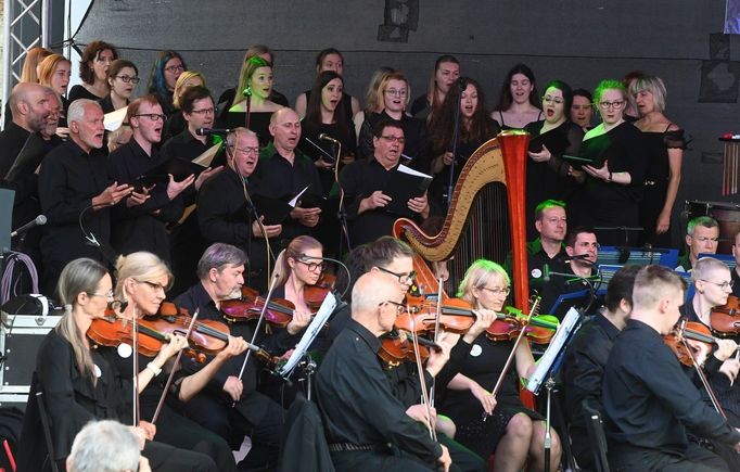 Protestní koncert proti sloučení Moravské filharmonie Olomouc s Moravským divadlem.