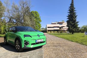 "Šéfovo auto" už dorazilo. Renault 5 je konečně v Česku, přijel i s novou výbavou