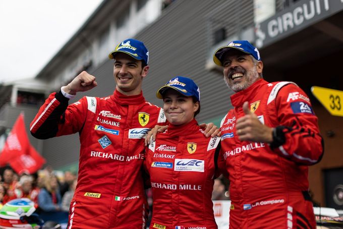 Alessio Rovera, Lilou Wadouxová a Luis Perez Companc slaví vítězství v šestihodinovce ve Spa-Francorchamps.