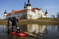 Voda je pryč,vláda se dohodla na pomoci
