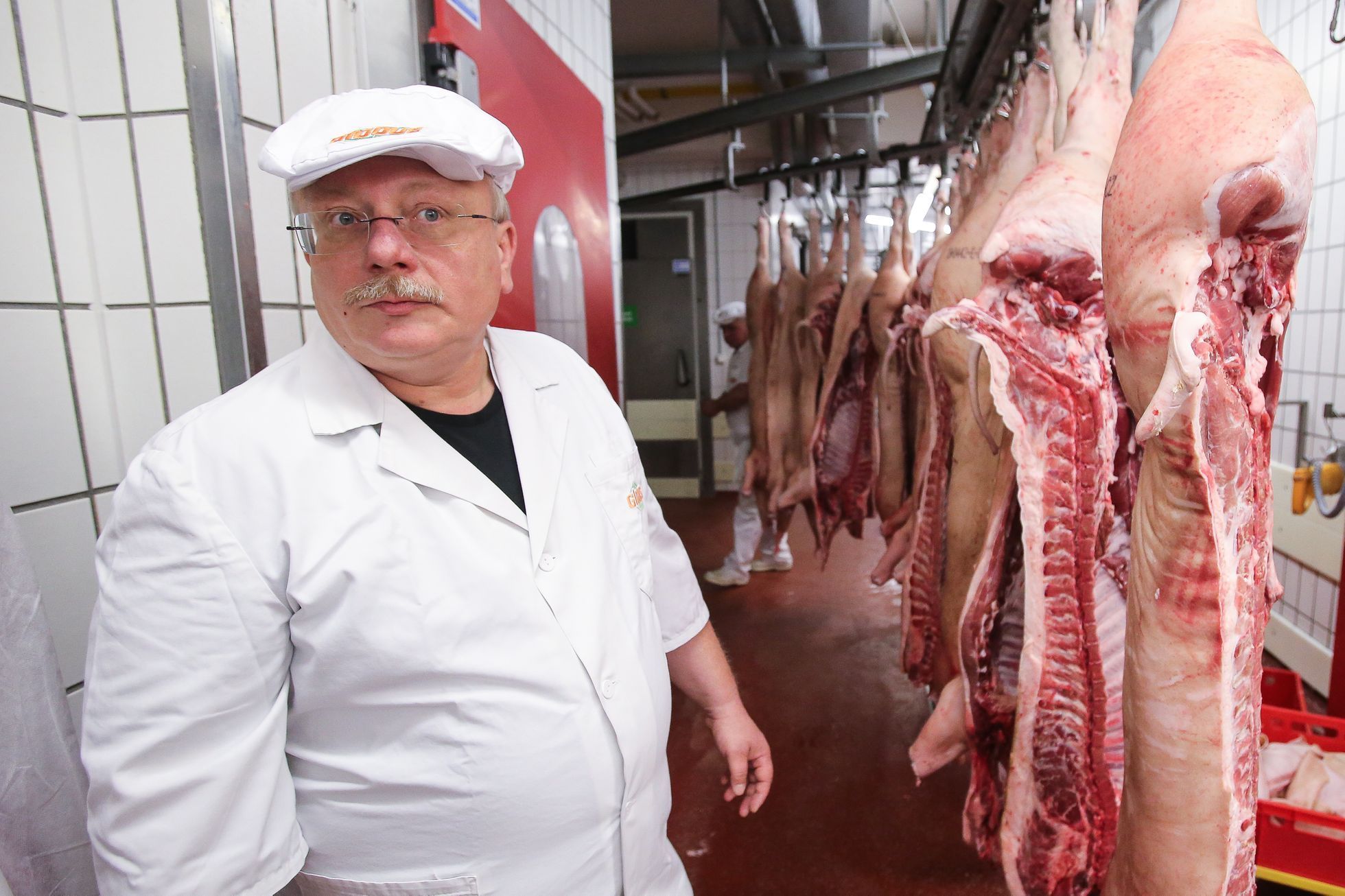 Hyperkmarket Globus - příprava masa, řeznictví, řezník Pavel Holeček