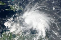 Hurikán Matthew se žene na Jamajku, dosahuje rychlosti 220 kilometrů za hodinu