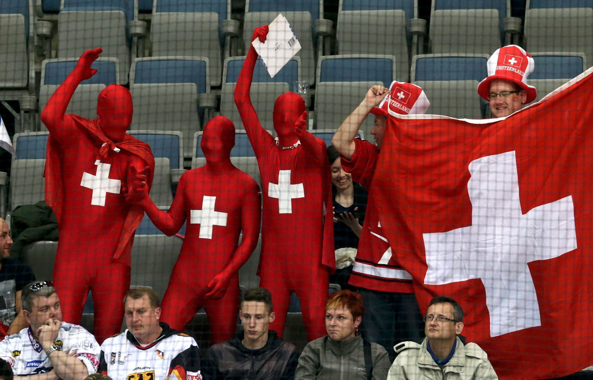 Švýcarští fanoušci na MS v hokeji 2015