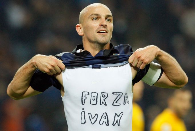 Esteban Cambiasso slaví gól Interu proti Veroně.