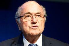 Blatter: MS 2022 mělo být v USA, ale domluvu porušili Platini se Sarkozym