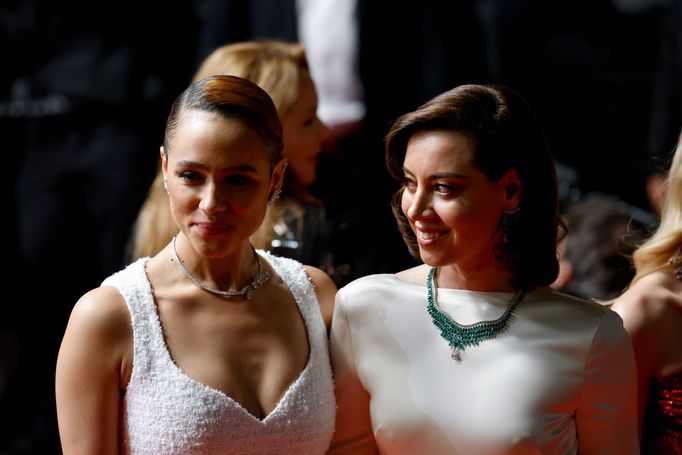 Herečky Nathalie Emmanuel a Aubrey Plaza při představení Megalopolis v Cannes.