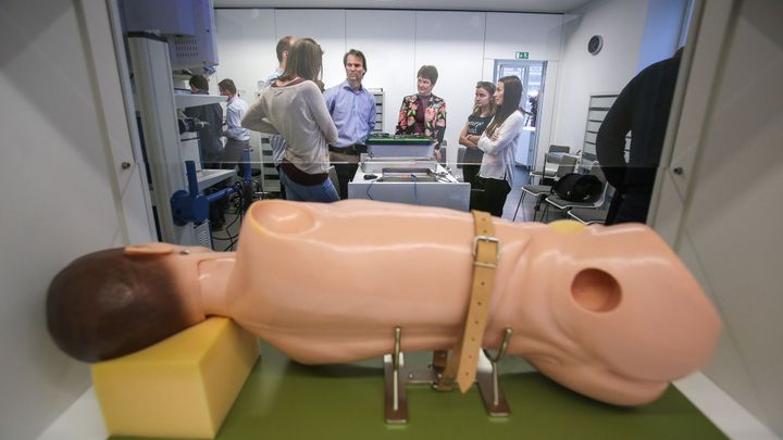 Zájemci o medicínu mají větší šanci. Školy jich přijmou více, lékařů je totiž málo