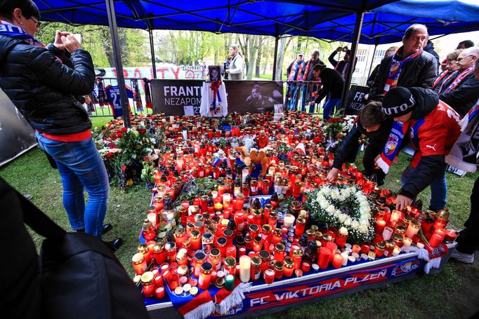 EPL, Plzeň-Dukla: vzpomínka na Františka Rajtorala