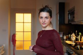 Jak bydlí herečka Kusnjerová: Byt jí vyčistil léčitel a nesnáší zbytečný odpad