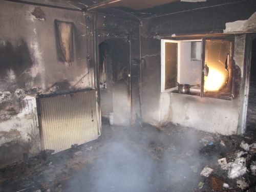Požár domku u zapálené cigarety v Bartošovicích