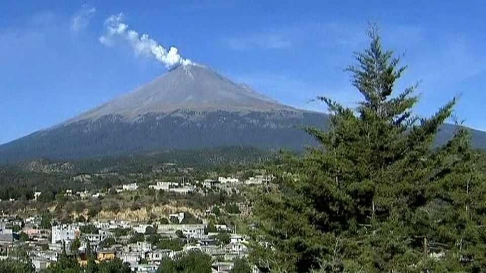Sopka Popocatépetl chrlí